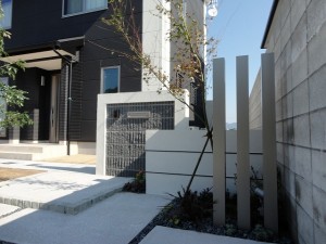田川市　新築外構　施工例　モダン　門塀　化粧ブロック　塗り壁　スティック