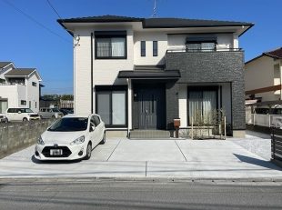 ワンポイントのあるシンプルな外構