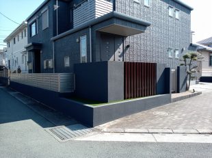塀の塗り替え工事で一新