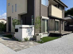 門塀　シンプル　プランター　栗石　インターロッキング　人工芝　デッキ