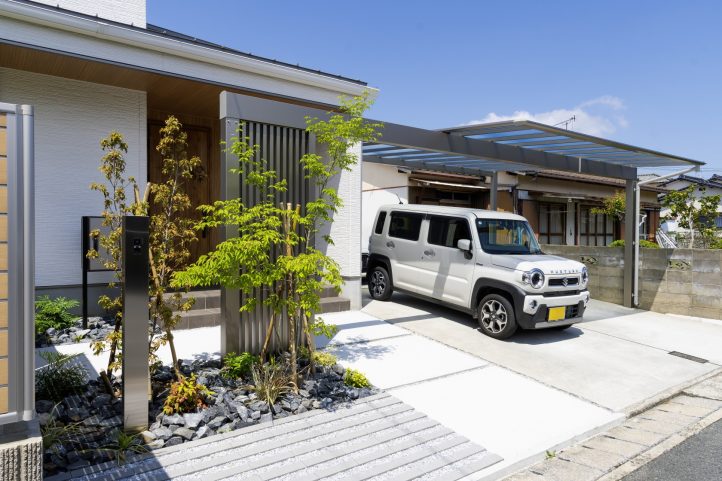 カーポートの梁延長。シンプルスタイリッシュ外構