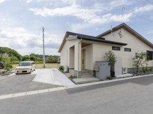 新築外構　ナチュラルモダン　鉢植え　栗石