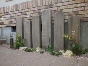 コンクリート製枕木と植栽