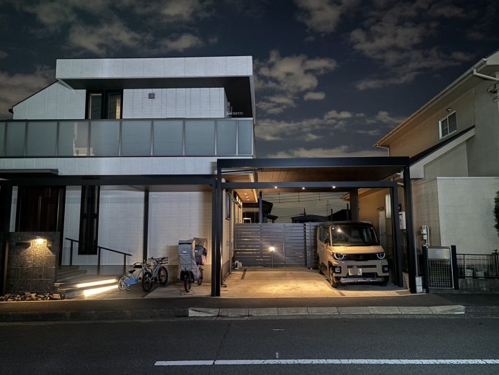 照明付きのかっこいいカーポート