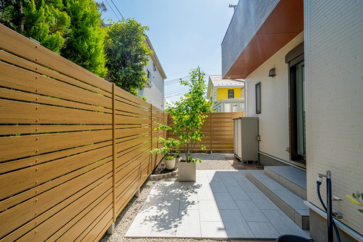 目隠しフェンス、タイルテラス