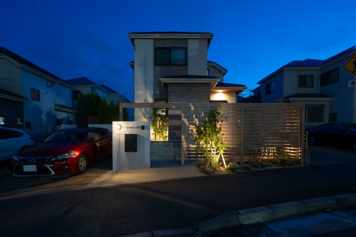 ライティング、植栽を照らすスポットライト