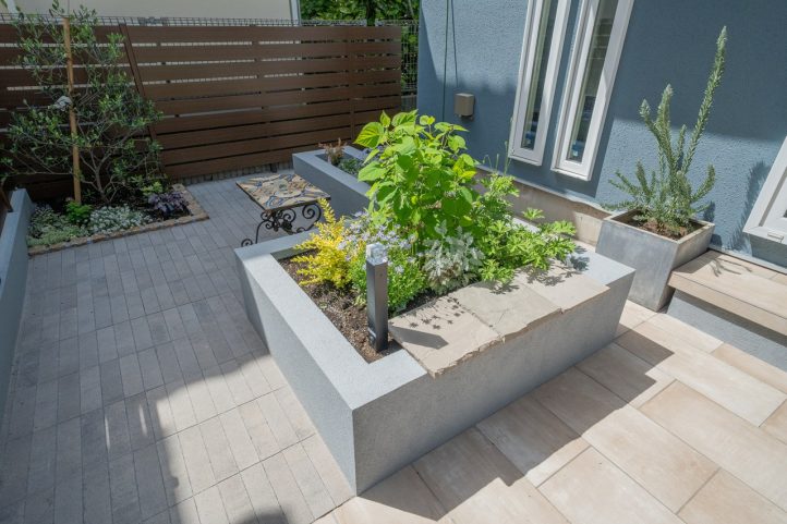 花壇　緑を身近に感じられるベンチ　照明計画