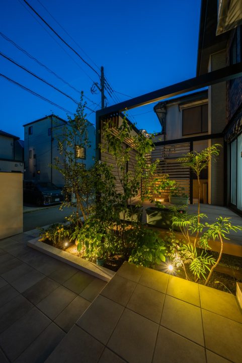 外構　ガーデン　庭　リフォーム　プラスG　LIXIL　植栽　ライティング　デッキ
