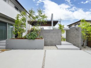 プライベートガーデン　屋根のある暮らし　憩いの場