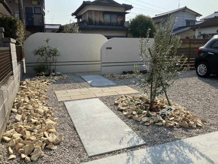 アプローチ、植栽、門塀