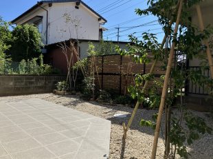 タイルテラスの広がる和モダンなお庭