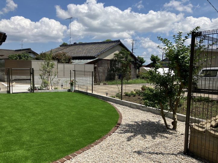 ワンちゃん　人工芝　ドッグラン