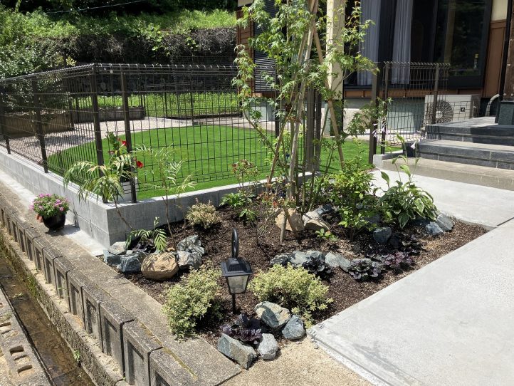 ドッグラン　人工芝　栗石　