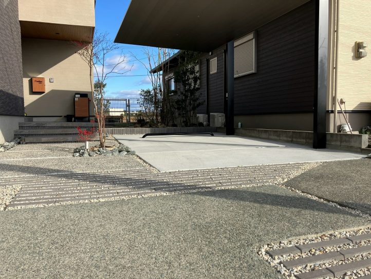 刷毛引き仕上げと洗い出し仕上げ、インターロッキングの比較