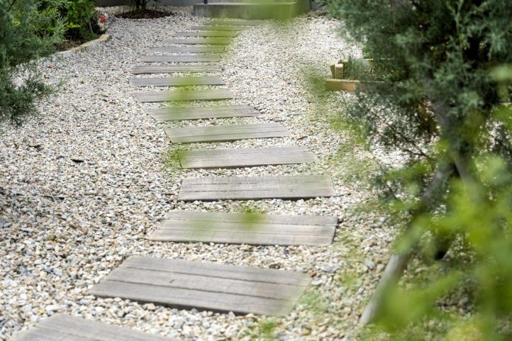 コンクリート枕木のアプローチ