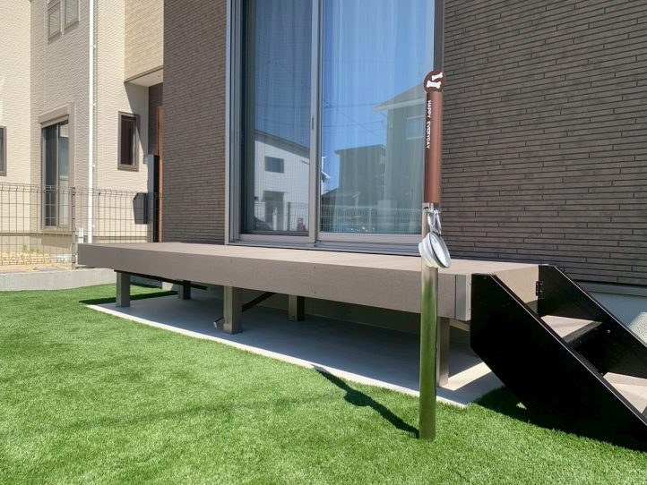 ウッドデッキとドッグポール