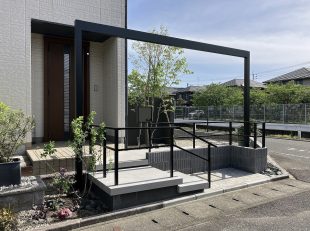 フレームと手すりでモダン外構