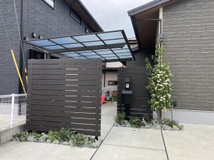 目隠しフェンスと機能門柱のモダン外構