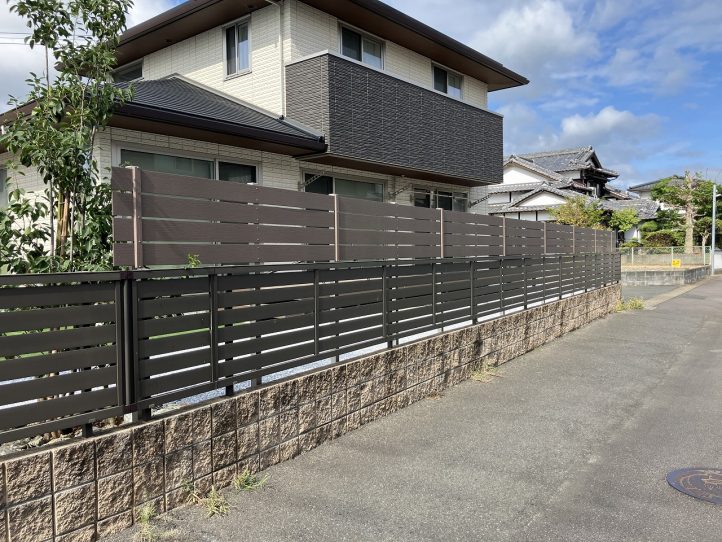 目隠しフェンスの追加で道路からの視線をカット