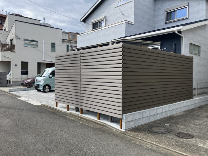 掃き出し窓前を重点的にクローズ外構にしたシンプルな外構計画