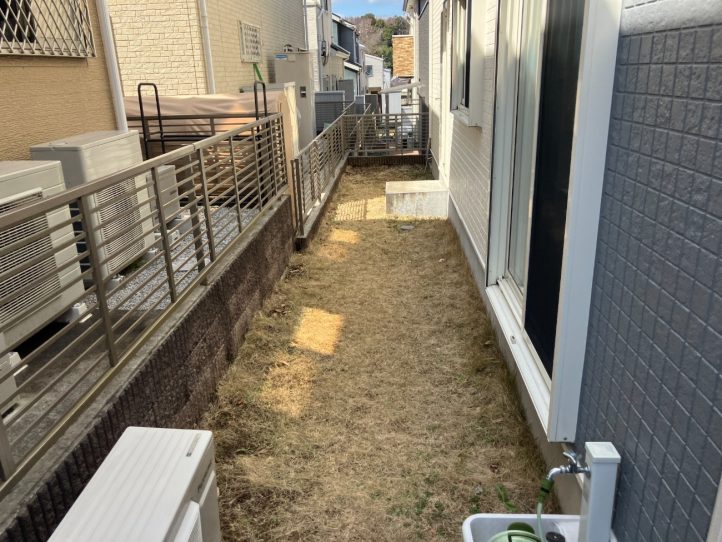 施工前、天然芝