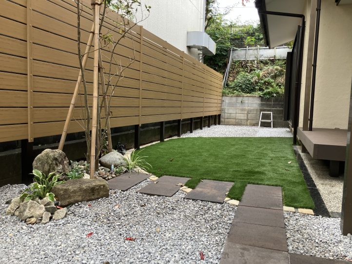 植栽へ繋がる飛び石