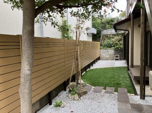 砂利と人工芝のお庭