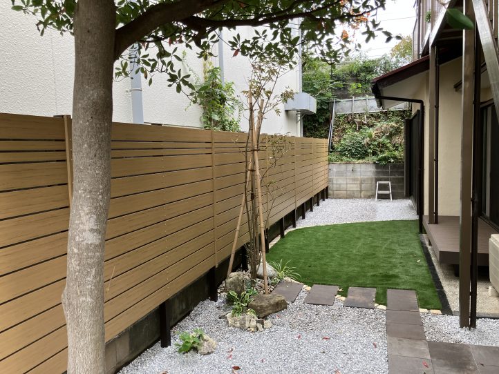 砂利と人工芝のお庭