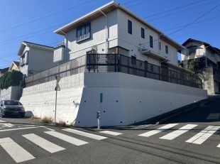 22mの横貼りフェンスがお家の雰囲気を格上げしてくれます。