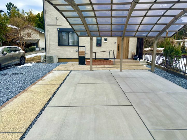 アプローチと車庫土間の統一感