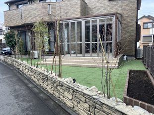 堂々と構えるガーデンルーム