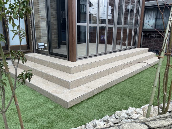 L型のタイルテラス 動線を便利にします。