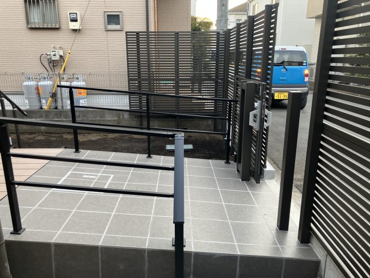 段差解消のタイルデッキ