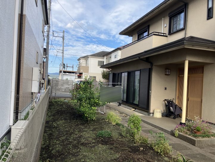 掃き出し窓から地面の高さに高低差があり外に出づらい