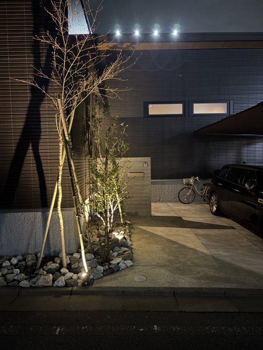 夜景も楽しめるスポットライト ご家族もご来客も楽しめます。