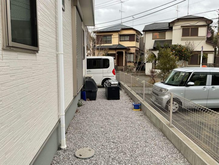 施工前の砂利のお庭