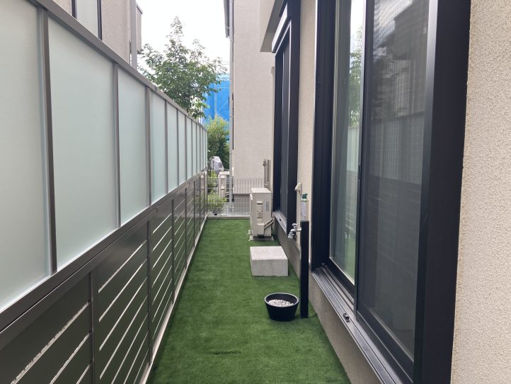 人工芝　目隠しフェンス