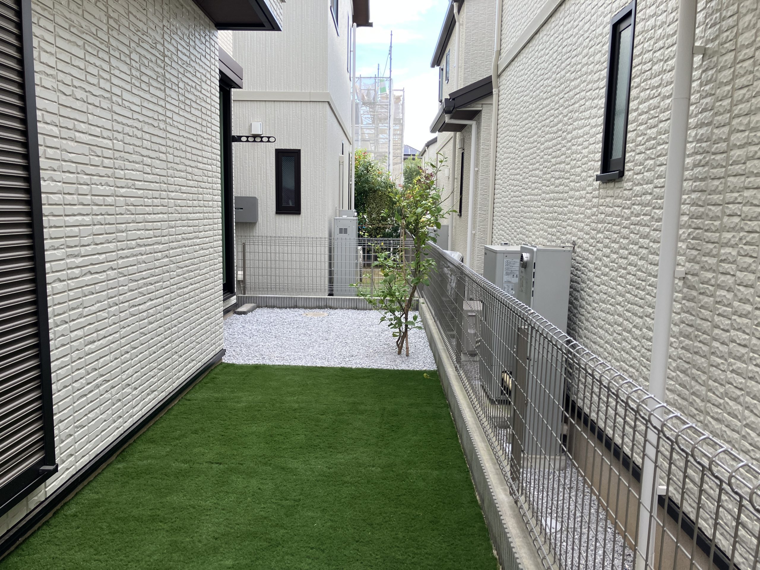 人工芝で子どもの遊びやすいお庭へ！施工例のご紹介。 - スタッフ