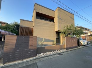 ジョリパッドの塗り壁とゴロタ石