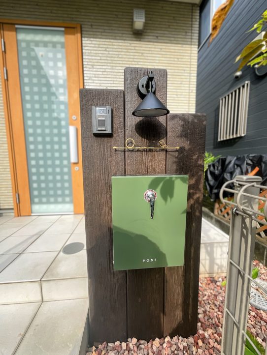 ディーズガーデンアルモFRＰ素材の門柱