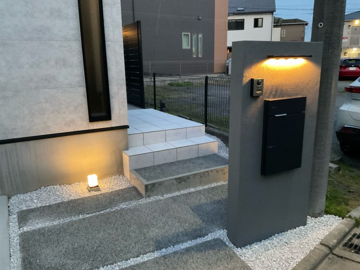 門塀と照明