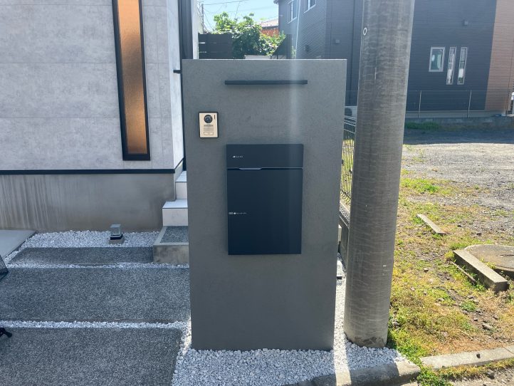 塗り仕上げの門塀