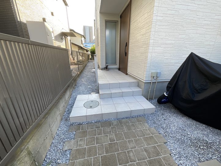 玄関ポーチの階段拡張